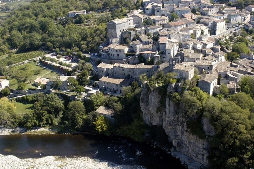 Le village sur son rocher